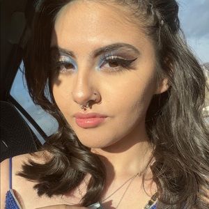 Meet your Posher, Chavela